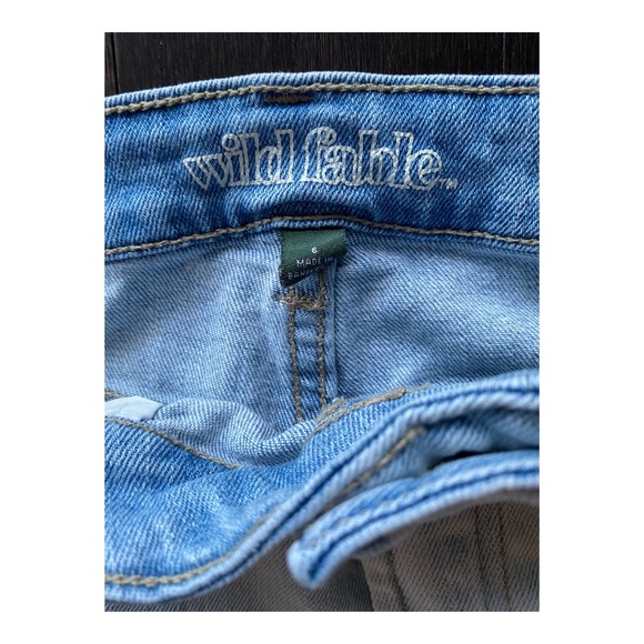 Distressed denim - Picture 7 of 7
